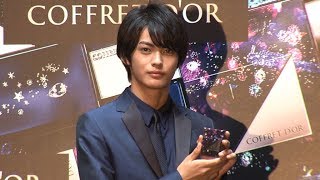 神尾楓珠、キラキラメイクを体験