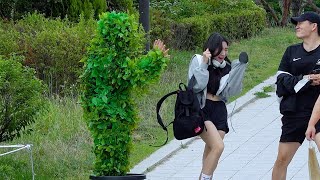 Her Reaction is Priceless!!Bushman Prank in korea