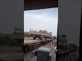قطار البضائع محمل دبابات و مدرعات