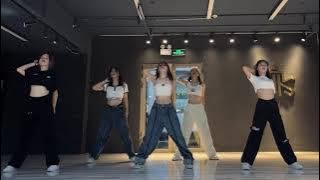 [mirrored] Ariana Grande- 7 Rings (douyin choreograph)