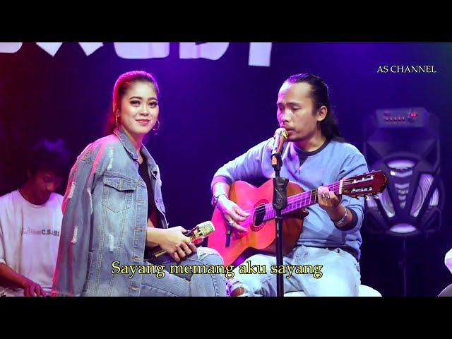 Utami Dewi Fortuna feat. Arya Satria - Tak Mungkin Bersama (Acoustic) class=