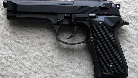 Airsoft Elite Force M9 Shooting