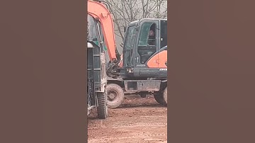 Công nông máy quốc doosan múc đất lên xe công nông ba bánh #shorts