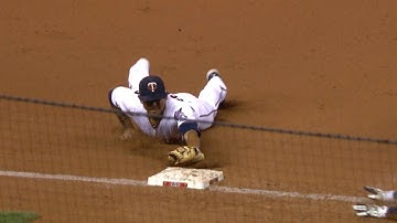 DET@MIN: Escobar turns a terrific double play