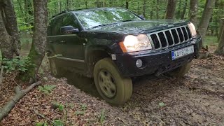 Jeep Grand Cherokee WK 3.0 CRD (QuadraDrive II) & XJ Jeep 2.5 TD  Climbing A Muddy Hill