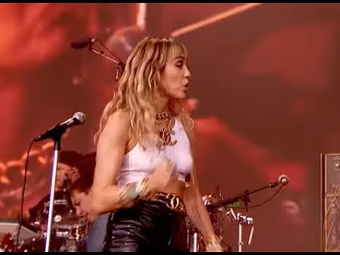 Miley Cyrus covered Metallica‘s “Nothing Else Matters” at the 2019 ‘Glastonbury Festival‘