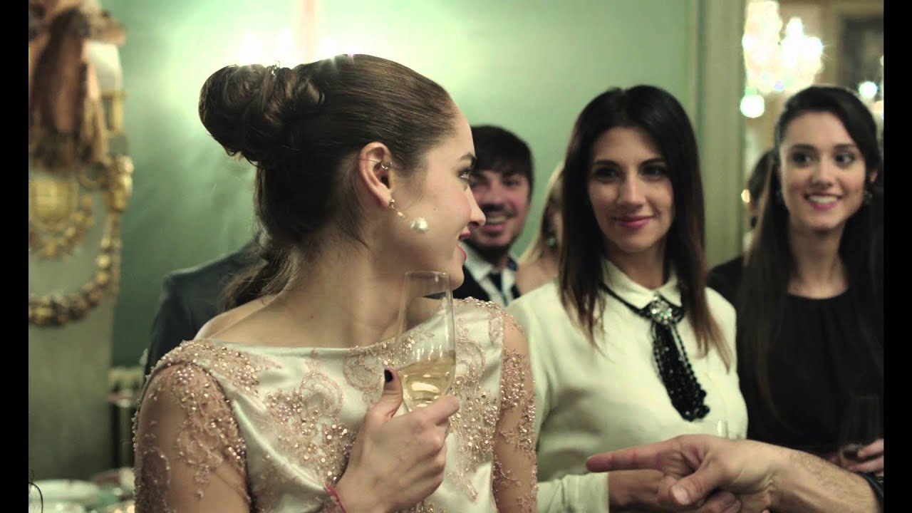 Un posto sicuro | Clip | Festa - DAL 3 DICEMBRE AL CINEMA - YouTube