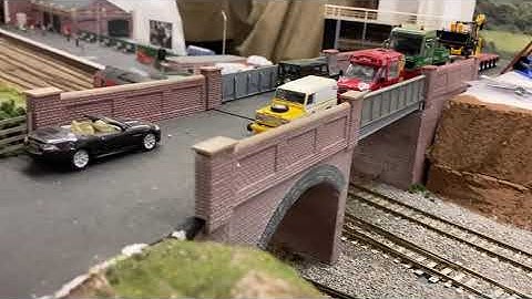 Badgers Cross October 20 running session. Modern image OO gauge dual helix DCC sound layout.