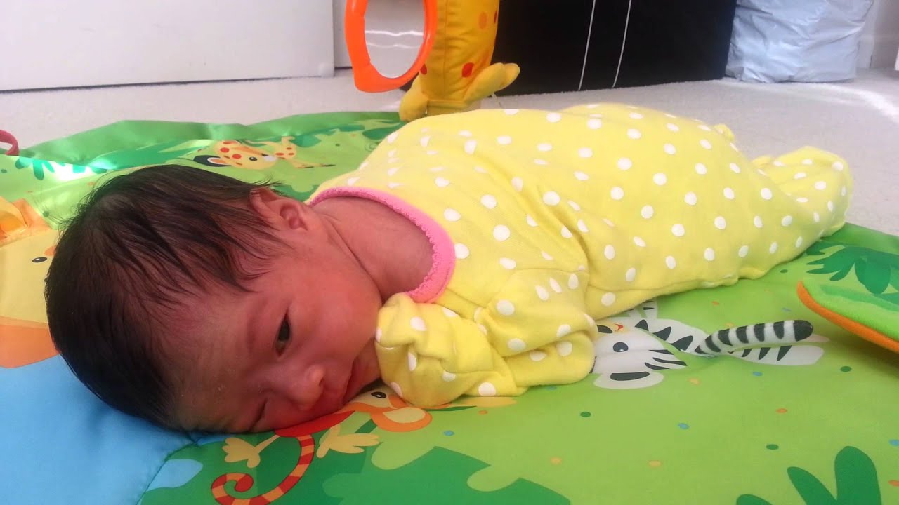 1 week old baby tummy time - YouTube