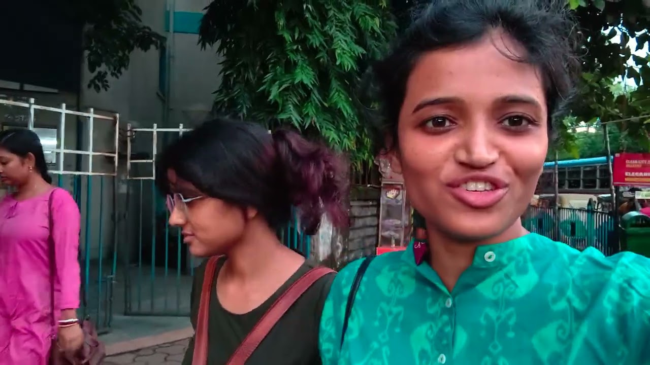 প্রথম বার আকাঙ্খা এর product এর খারাপ review dilam।। চলে গেলাম esplande লাস্ট পুজোর শপিং করতে।।