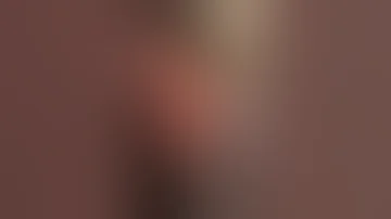 ميرا النوري اتسوي تاتو على الخلفيه 