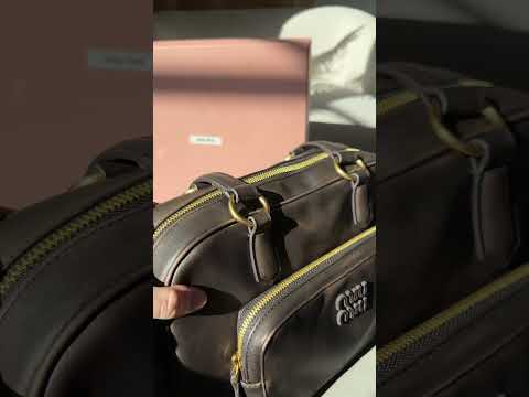 Сумка женская Pocket Nappa Leather Top-Handle Bag Coffee, видео 1
