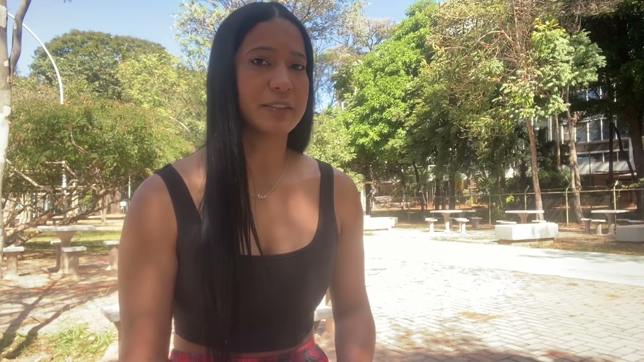 Ela disse que se sentia sozinha. 