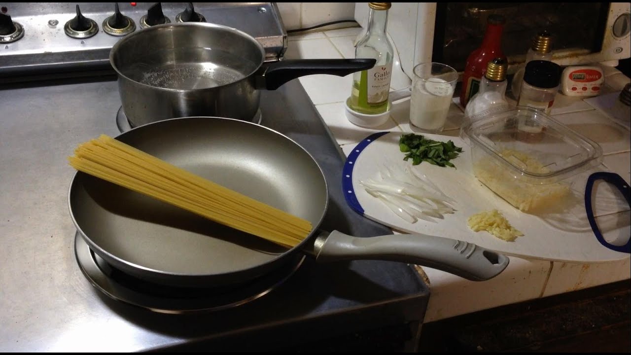 Ten minute Pasta Alfredo single serving cooking for one - YouTube