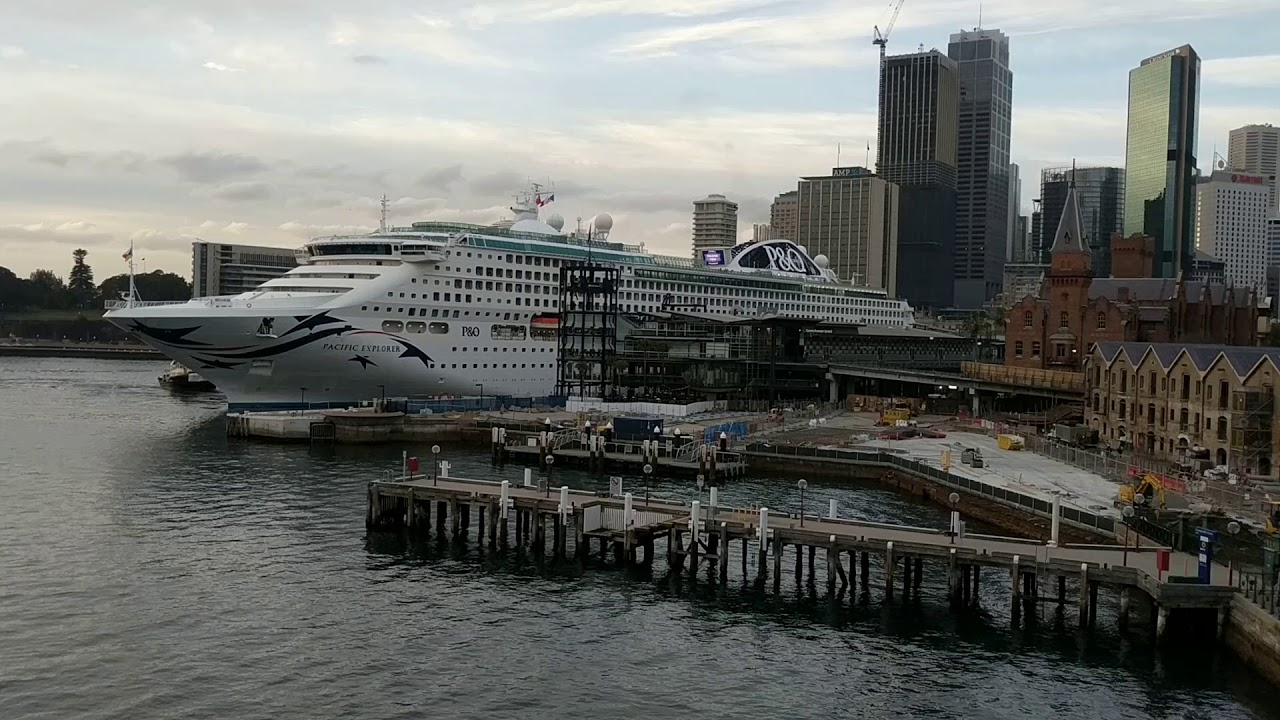 cruise ships docking sydney