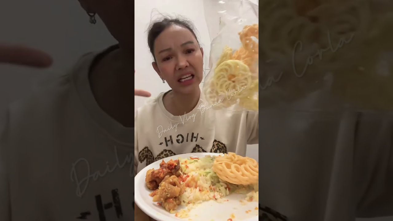 Bunda Corla Makan Sahur ❗Kulit Ayam Balado Dan Tumis Kubis Campur Pempek