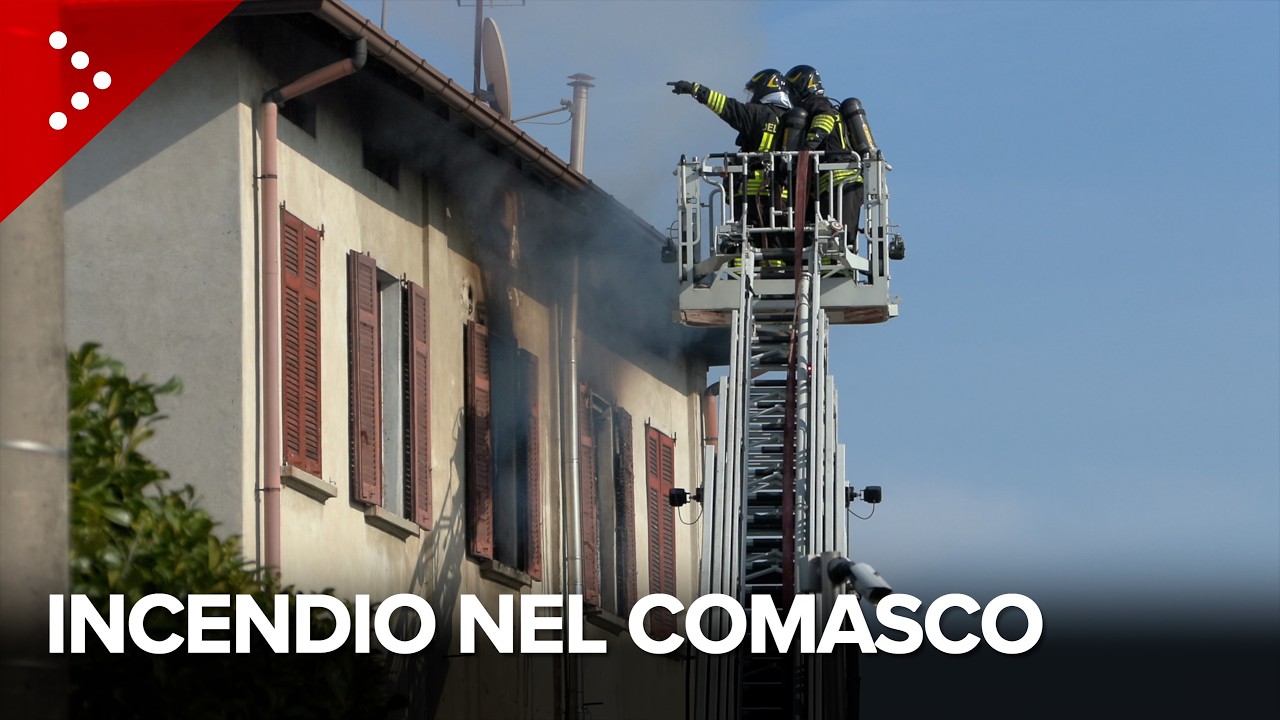 Incendio a Bregnano (Como), a fuoco palazzina di tre piani: l'intervento dei vigili del fuoco