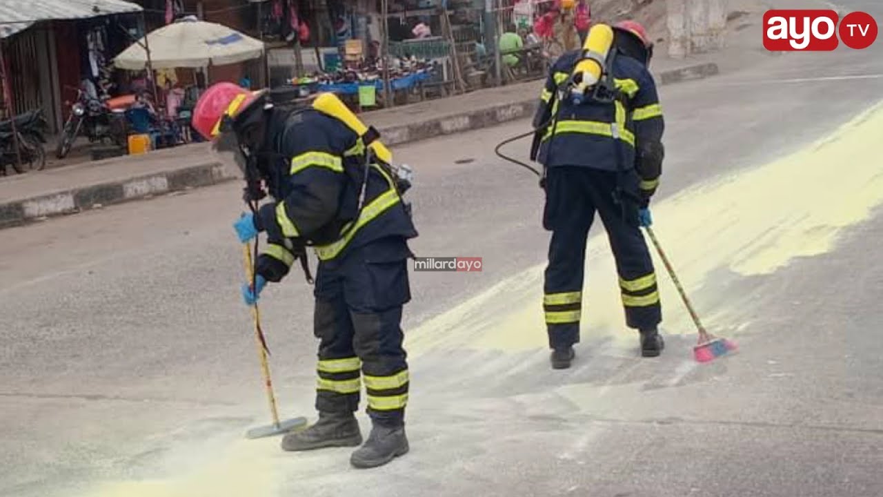 LORI LAANGUSHA MIFUKO ILIYOBEBA KEMIKALI 'AINA YA SULPHUR', ASKARI WALIFIKA ENEO HUSIKA