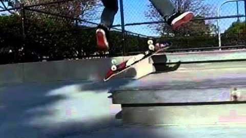 KICKFLIP TO MANUAL SLOW MOTION