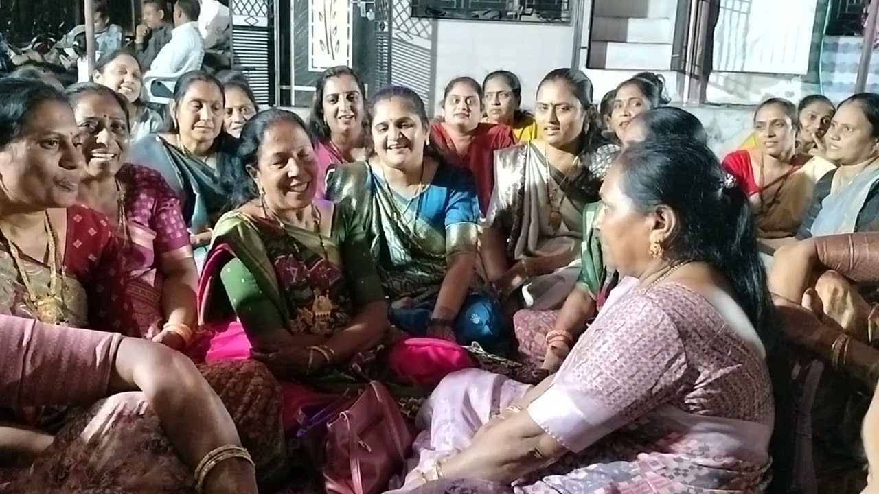 લગ્ન ગીત*દાદા લઈ  દયો રામાયણ ની ચોપડી રે(નીચે લખેલું છે)