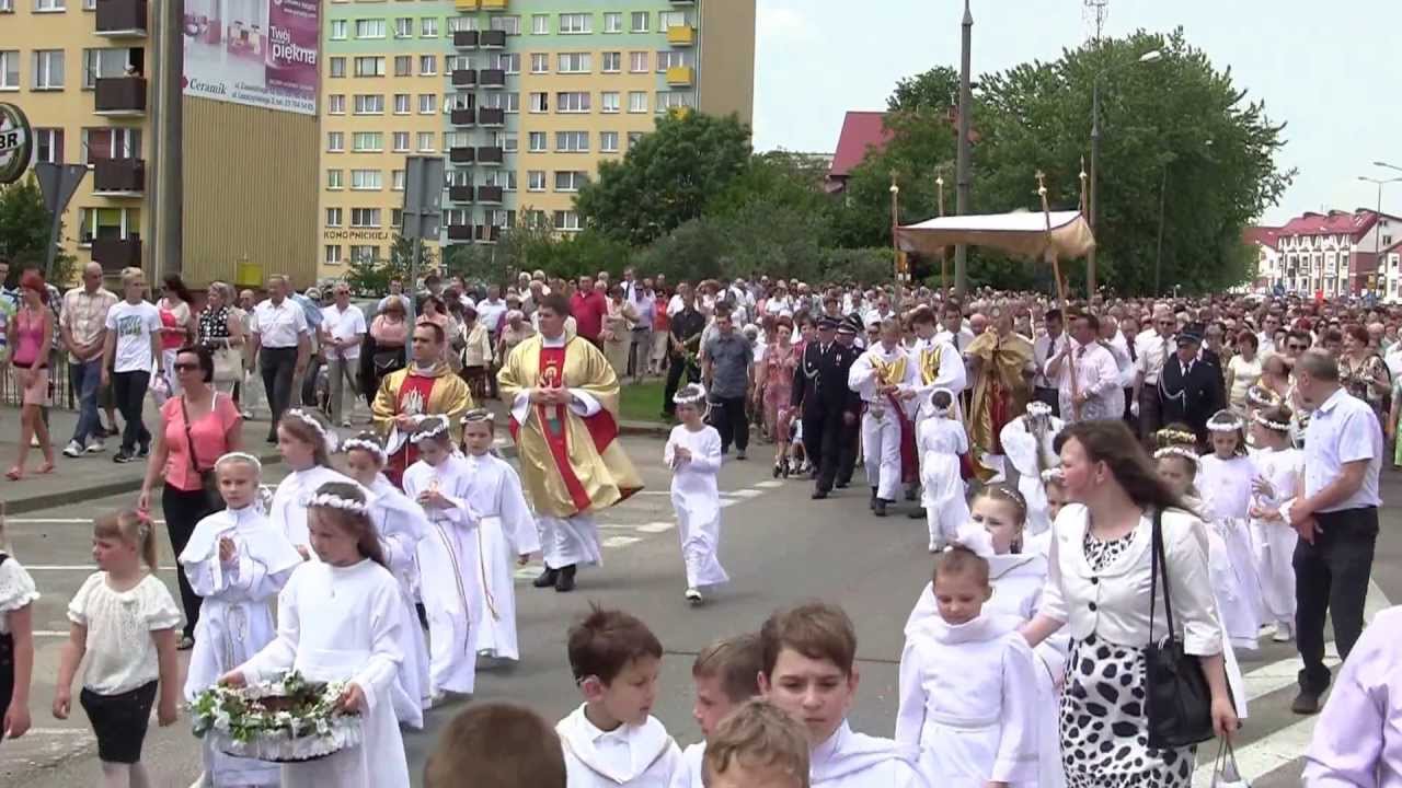 Procesja parafii pw  Zbawiciela Świata 30 05 2013)