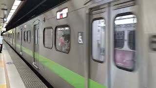 4007次EMU900區間快車駛進板橋車站20220901