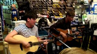 Crica Waves - T Shirt Weather - at Banquet Records, Kingston chords