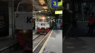 Download Lagu Kereta Api Argo Wilis Masuk Stasiun Bandung MP3