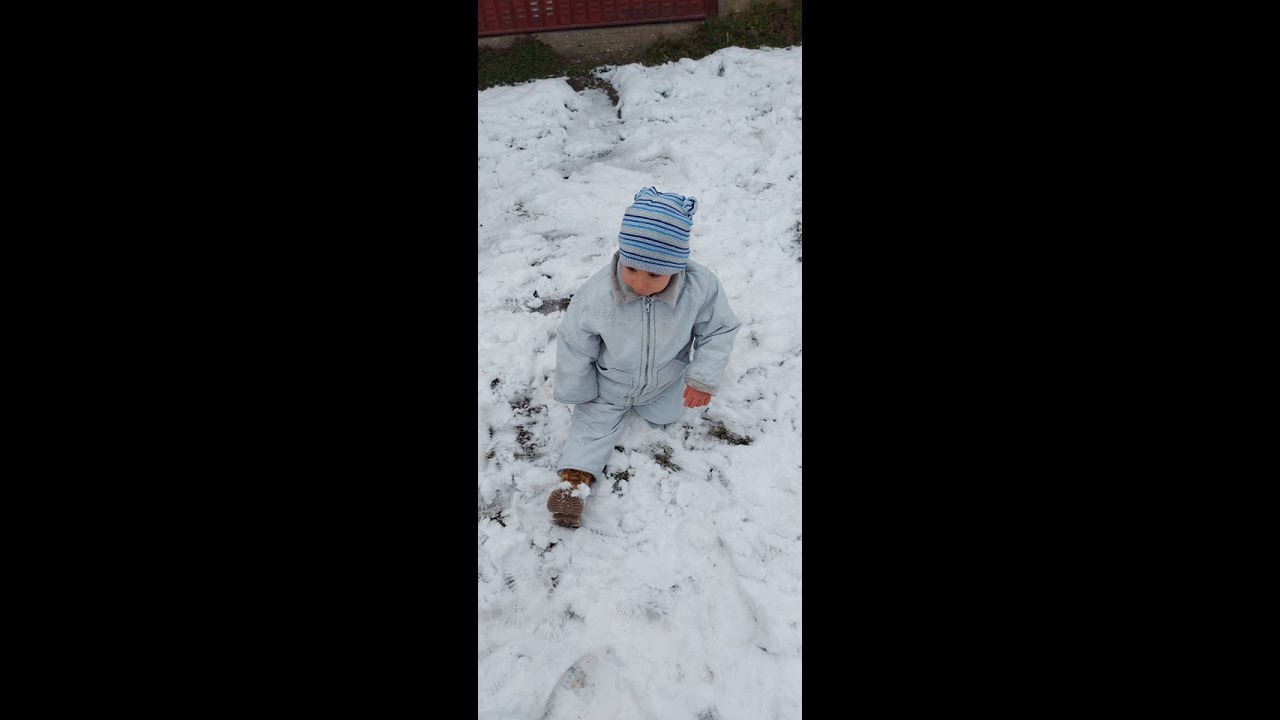 First snow of the season - YouTube