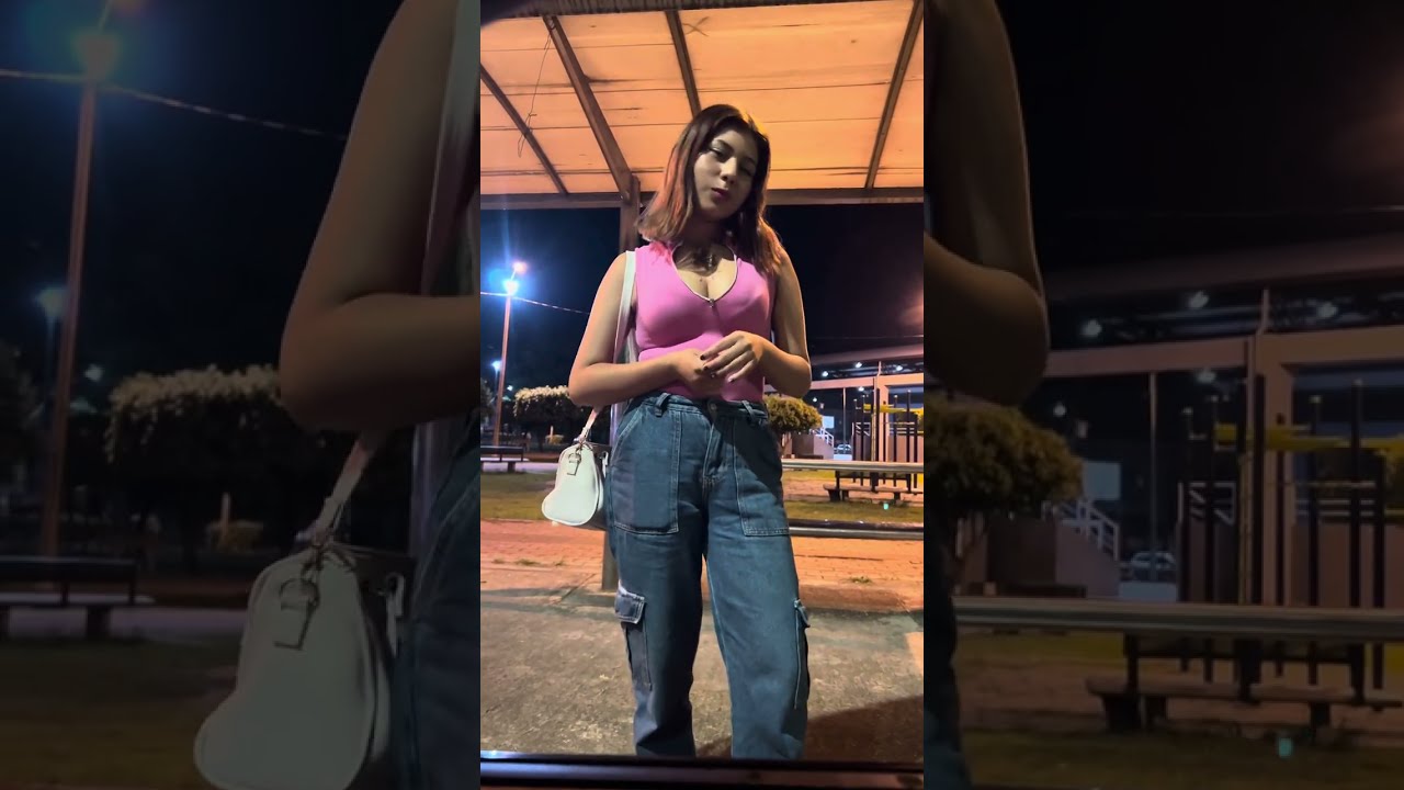 Hermosa chica se sube al carro del amor con desconocido - parte 100 