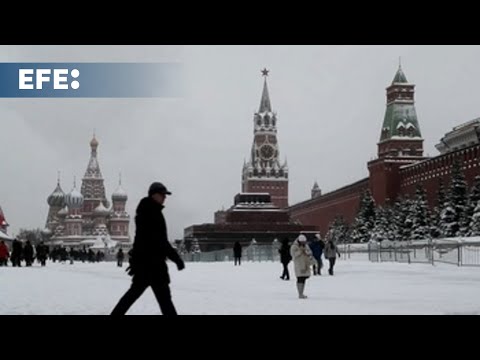 Nevada récord cubre a Moscú con un manto de medio metro de nieve