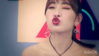 吉田朱里　キス顔