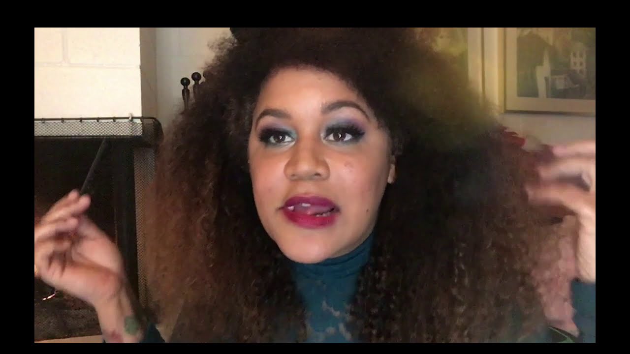 ASMR Жую *жевательные* конфеты и играю со своим афро (тихий монолог)