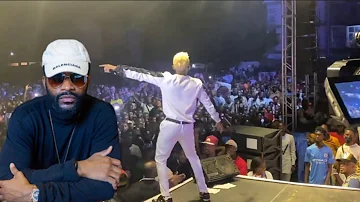 Innoss'B fait une dédicace à Fally Ipupa pendant son concert au terrain GD Lemba | 08 Mai 2022