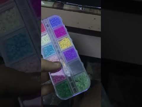 اشتريت علب خرز جديده