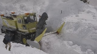知床横断道で除雪進む ４月下旬の開通目指す