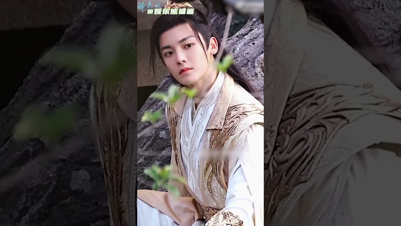 7267384402043211043 娱乐熊猫酱 王鹤棣曾舜晞侯明昊古装路透 一大早就被美死咯!各有各的惊艳 王鹤棣 曾舜晞 侯明昊 云秀行曾舜晞蓝衣蒙眼路透