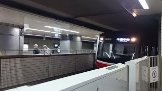なんば駅大阪メトロ30000系入線