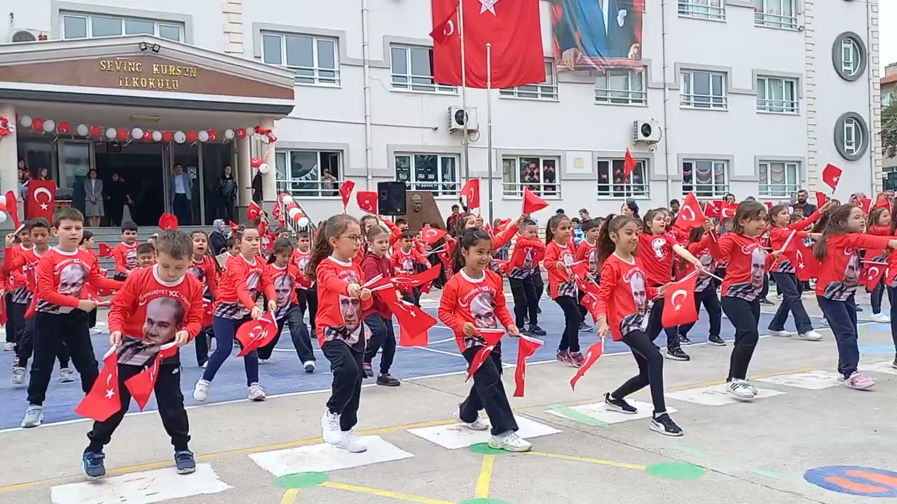 23 Nisan  2.sinflar  gösterisi