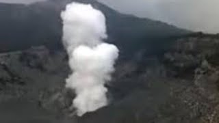 Mount Tangkuban Perahu Volcano Erupts As Tourists Flee 600foot Ash Cloud