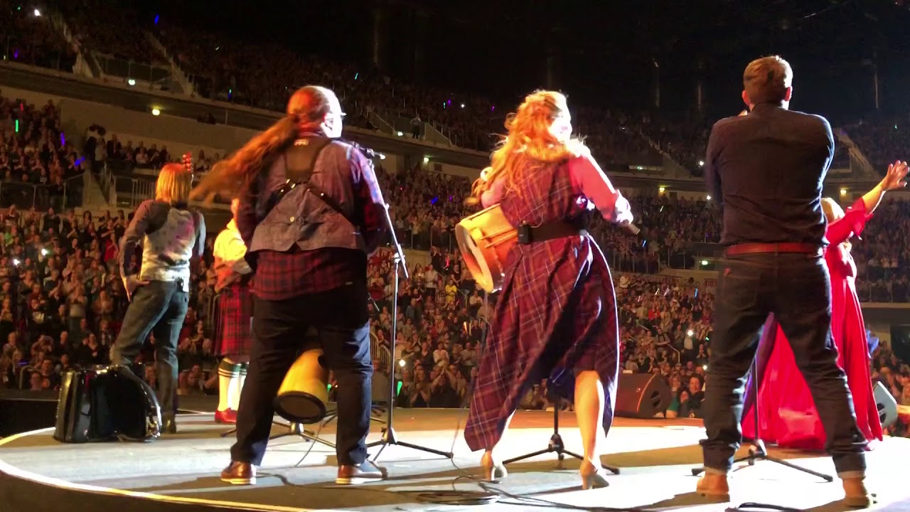 Kelly Family Ares Qui 03.02.2018 Düsseldorf ISS Dome Front of Stage (FOS)