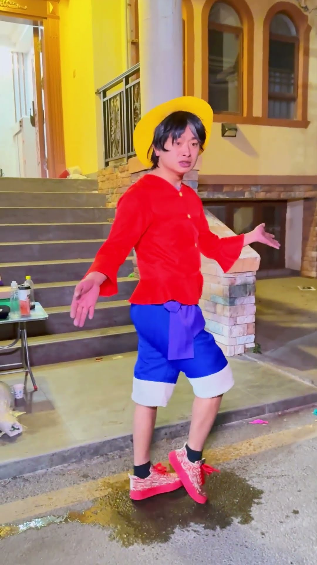 这个地板真的怎么滑？ #路飞 #海贼王