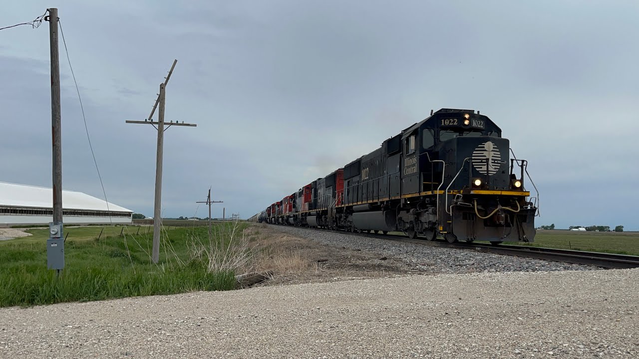 CN action in north central Iowa feat: IC 1022 leading CN L57091! 5-23-25