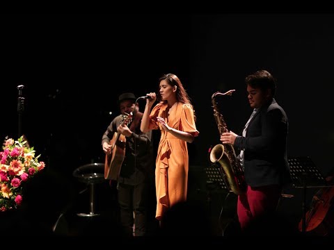 Putar Memaafkan - Monita Tahalea