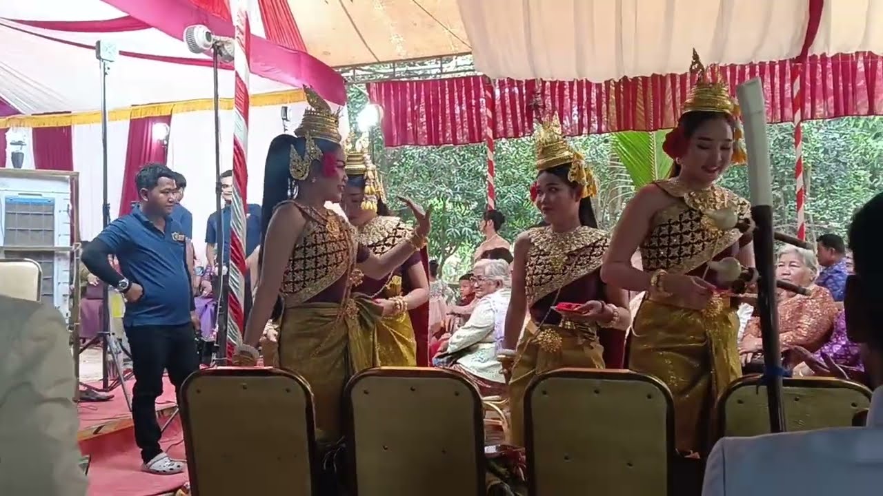 បទខ្លោងធំពិរោះណាស់