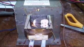 Зарядное устройство из трансформатора СВЧ. The charger transformer of a microwave. Зарядное устройство из трансформатора СВЧ. The charger transformer of a microwave.