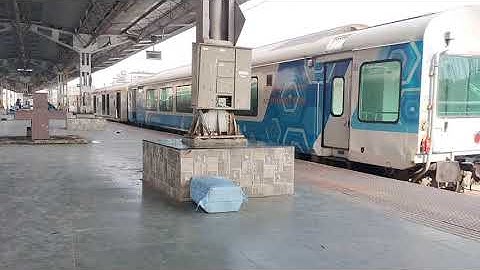 12126 Pune-CSMT (* Pragati Express*) Arrival+Departure from Panvel Station pt-7