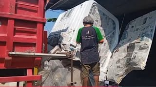 Proses pengecatan truk dump