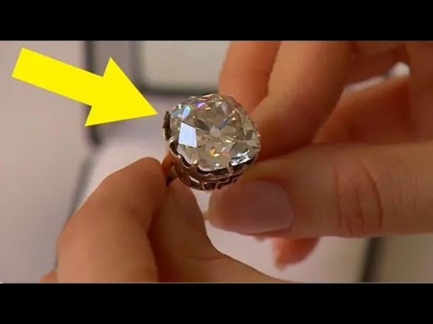 Woman Wears 13 Ring For 30 Years, Looks Again And Realizes Shes A Millionaire