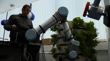 Robotic arm helps grow hydroponic plants